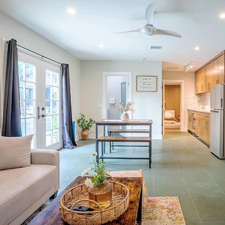 Serene 1 Bed Guest House With Patio Sleeps 6 Los Angeles Bagian luar foto