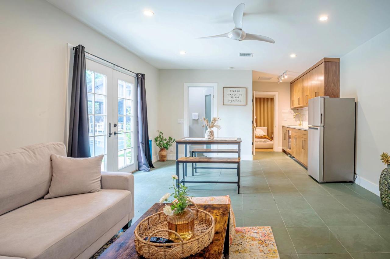 Serene 1 Bed Guest House With Patio Sleeps 6 Los Angeles Bagian luar foto