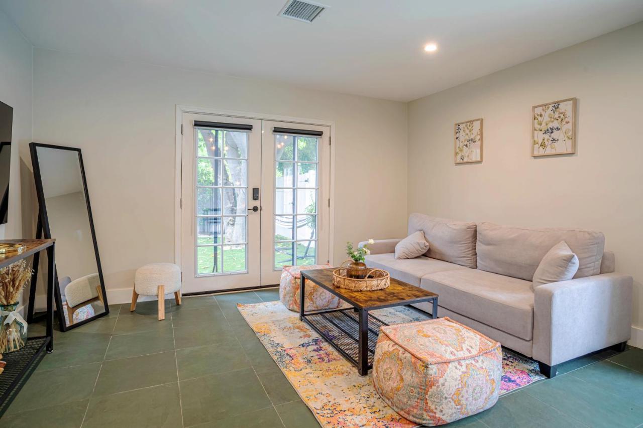 Serene 1 Bed Guest House With Patio Sleeps 6 Los Angeles Bagian luar foto