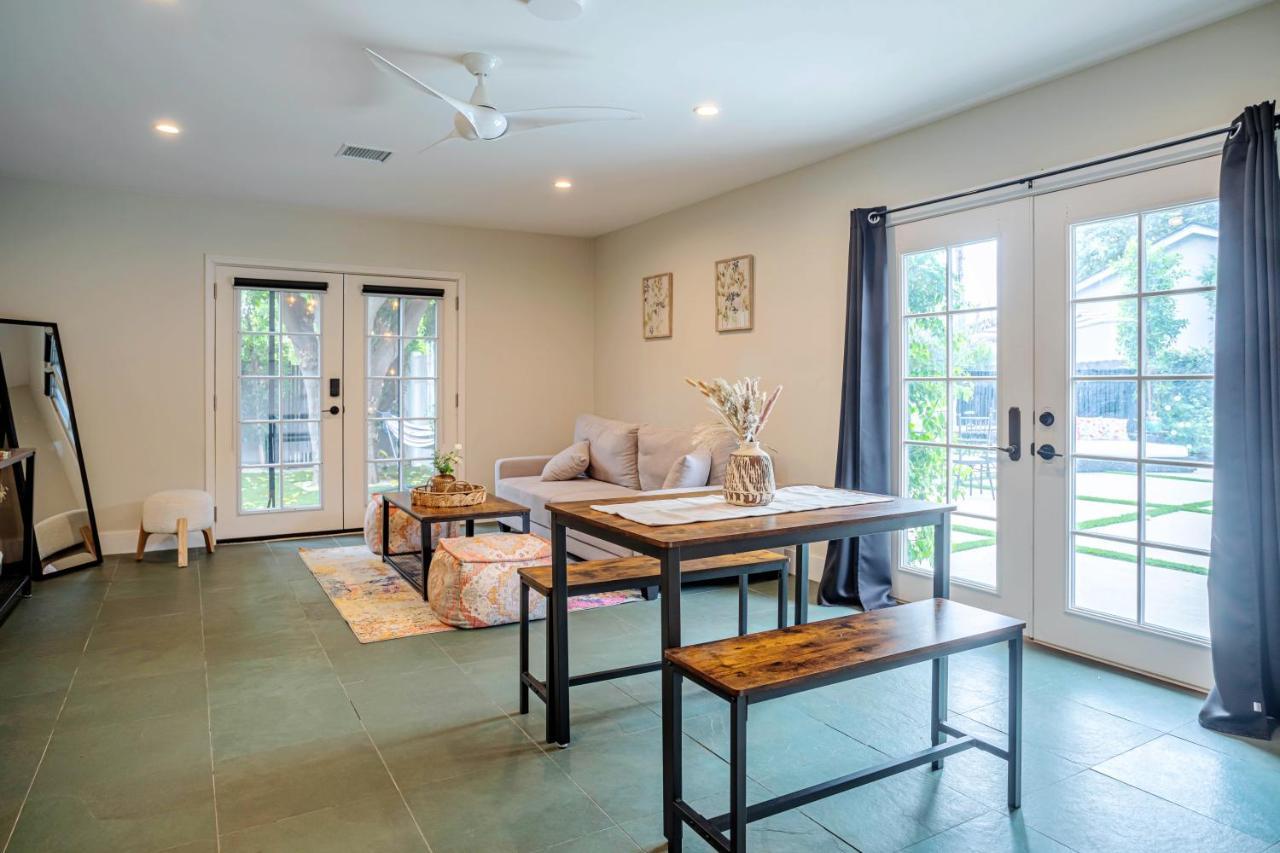 Serene 1 Bed Guest House With Patio Sleeps 6 Los Angeles Bagian luar foto
