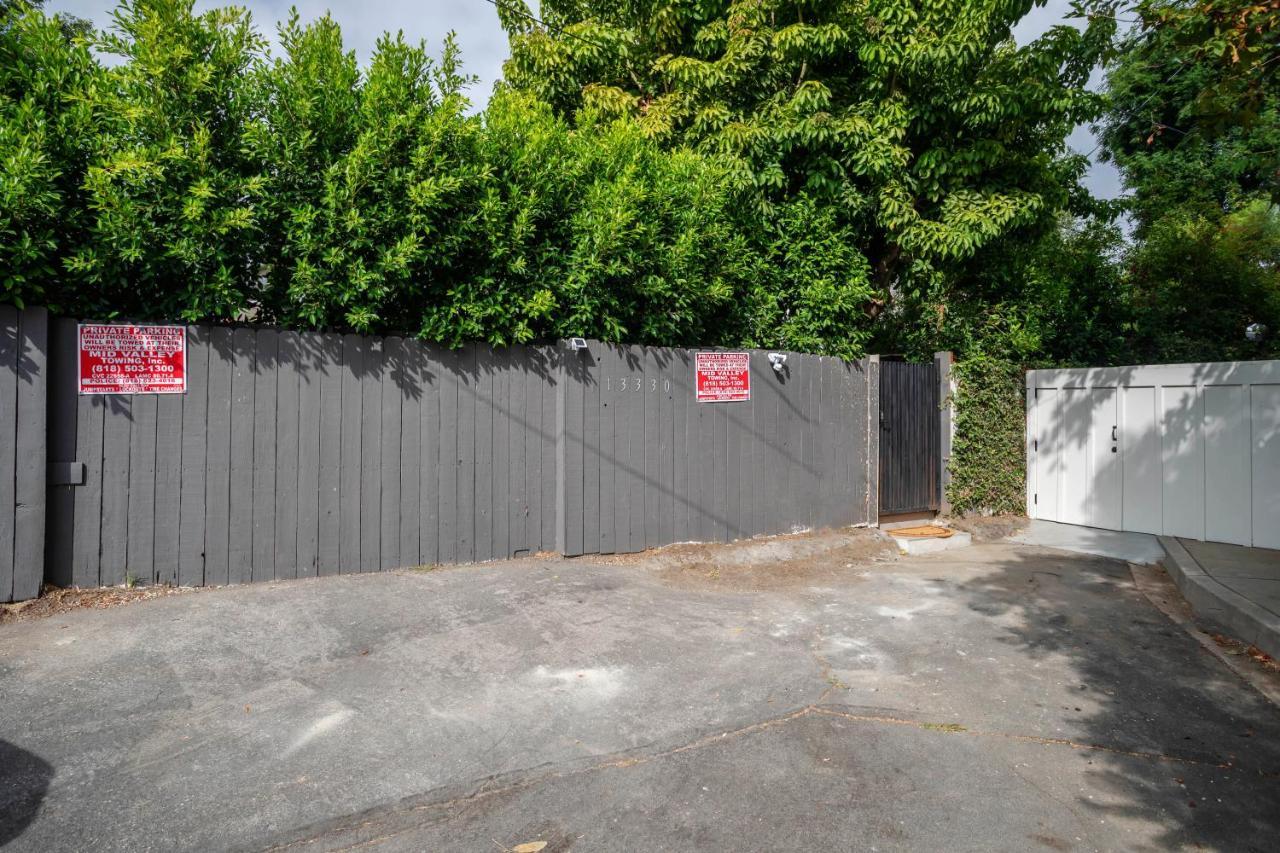 Serene 1 Bed Guest House With Patio Sleeps 6 Los Angeles Bagian luar foto