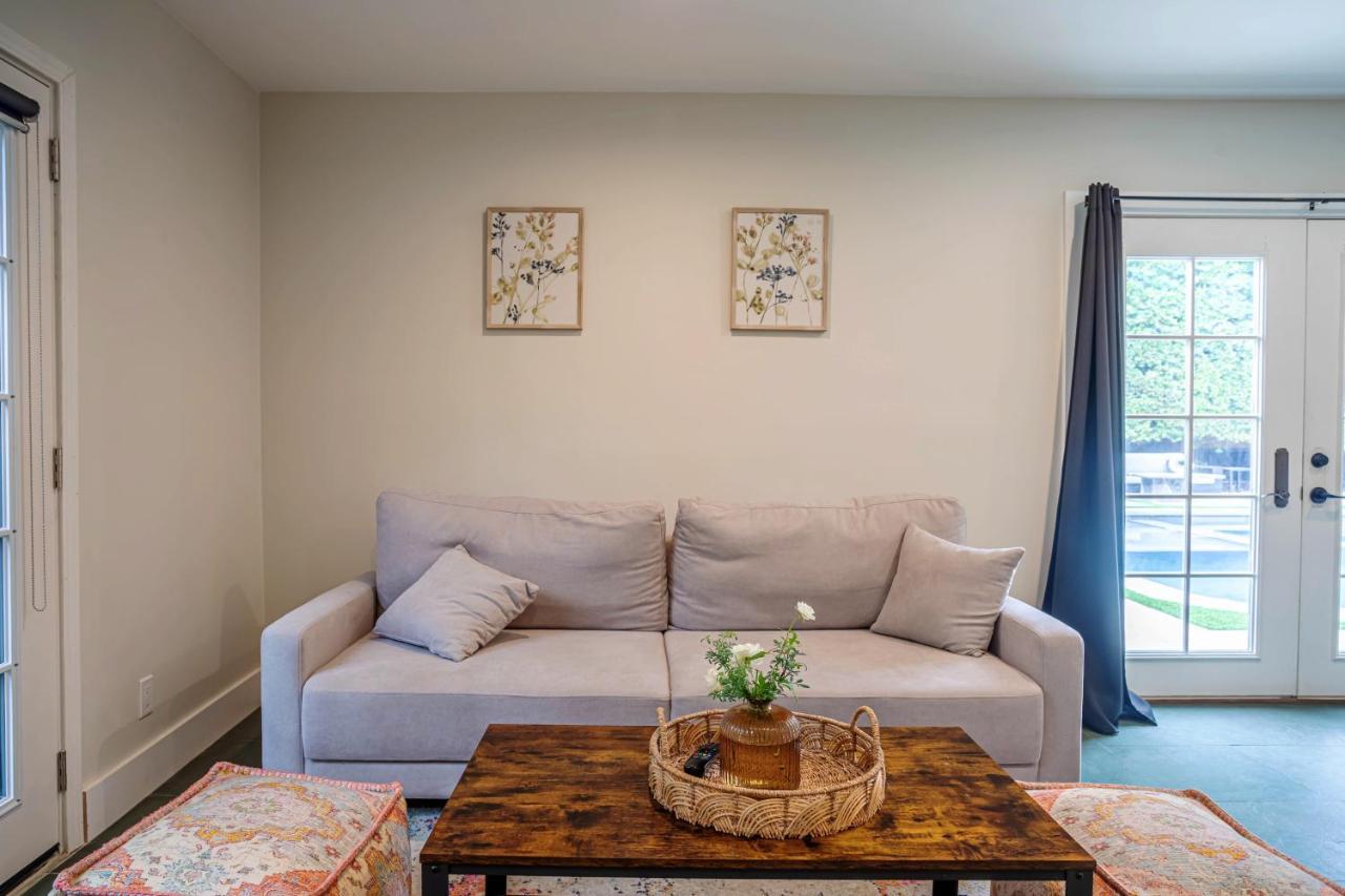 Serene 1 Bed Guest House With Patio Sleeps 6 Los Angeles Bagian luar foto