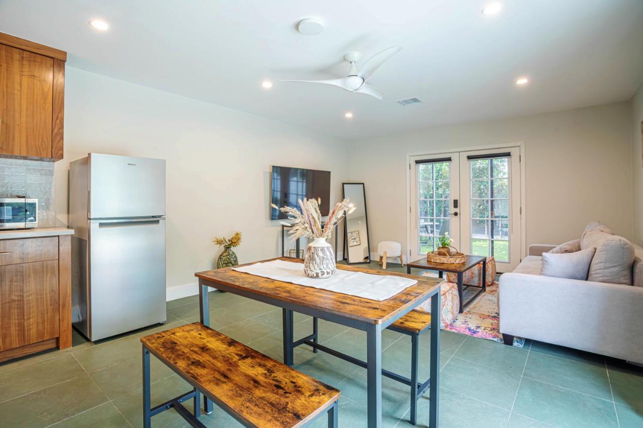 Serene 1 Bed Guest House With Patio Sleeps 6 Los Angeles Bagian luar foto